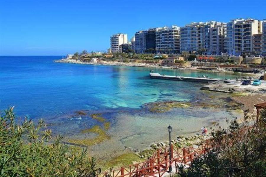 Splendid 2Br Apartment, Steps To St Georges Bay Saint Julian's Exterior photo
